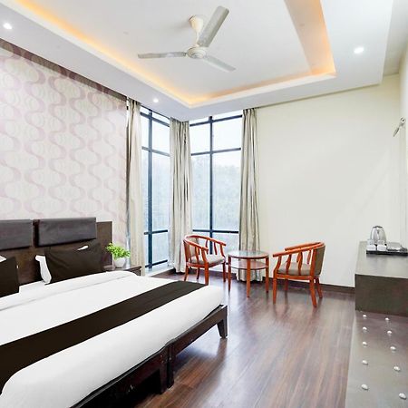 ホテル Super Townhouse Sector 51 Noida Near Metro Station エクステリア 写真