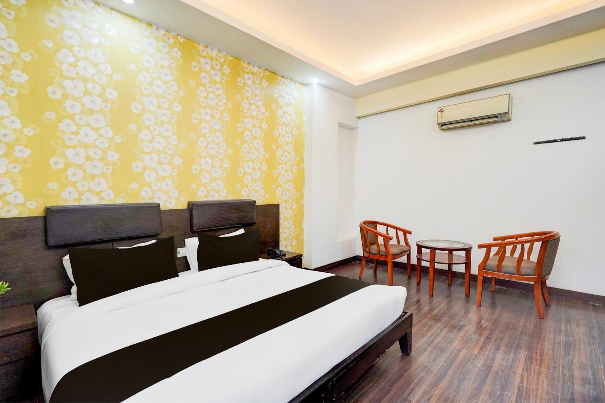 ホテル Super Townhouse Sector 51 Noida Near Metro Station エクステリア 写真
