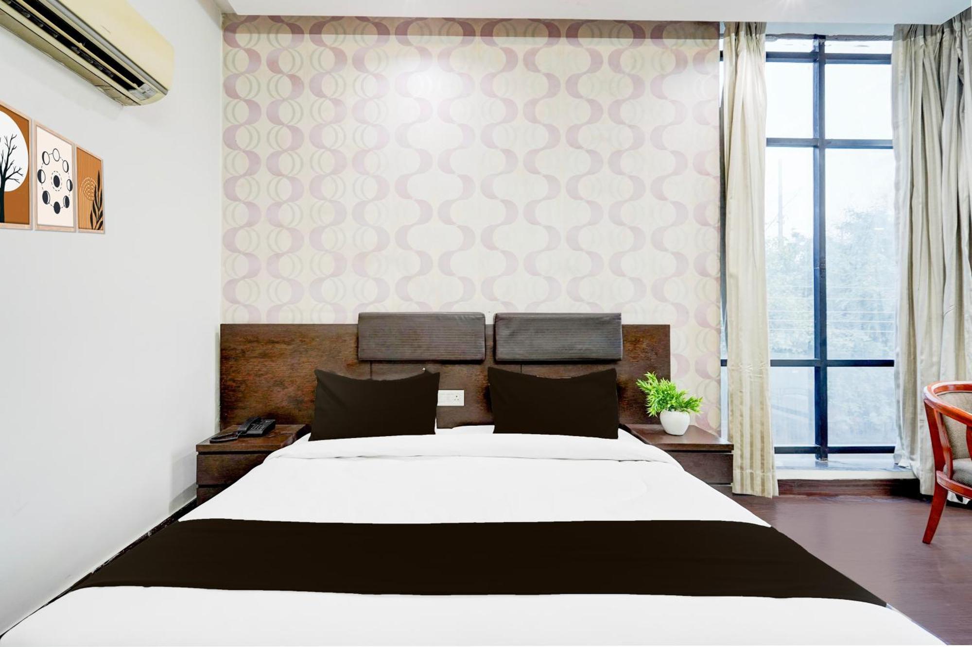 ホテル Super Townhouse Sector 51 Noida Near Metro Station エクステリア 写真