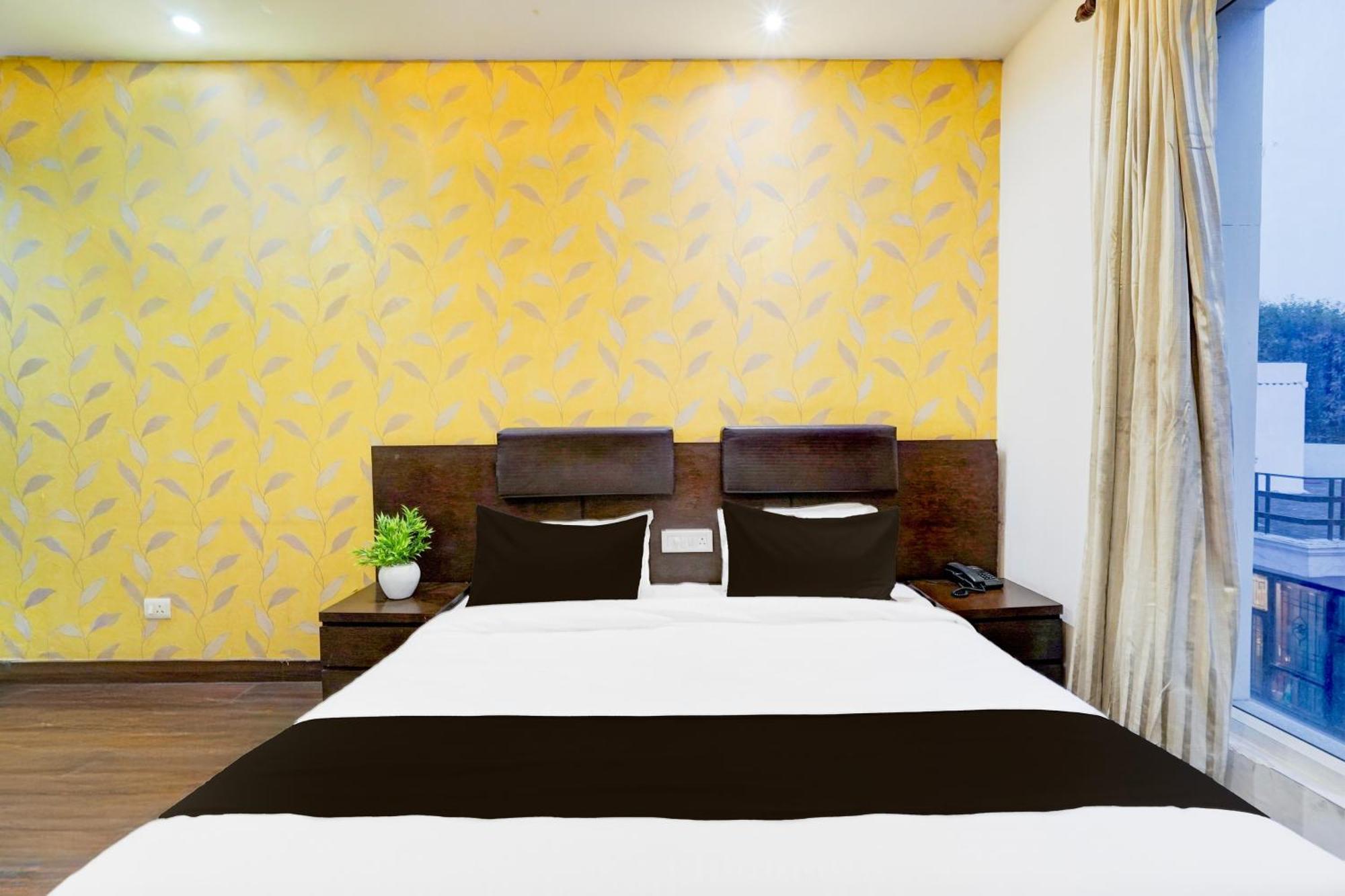 ホテル Super Townhouse Sector 51 Noida Near Metro Station エクステリア 写真