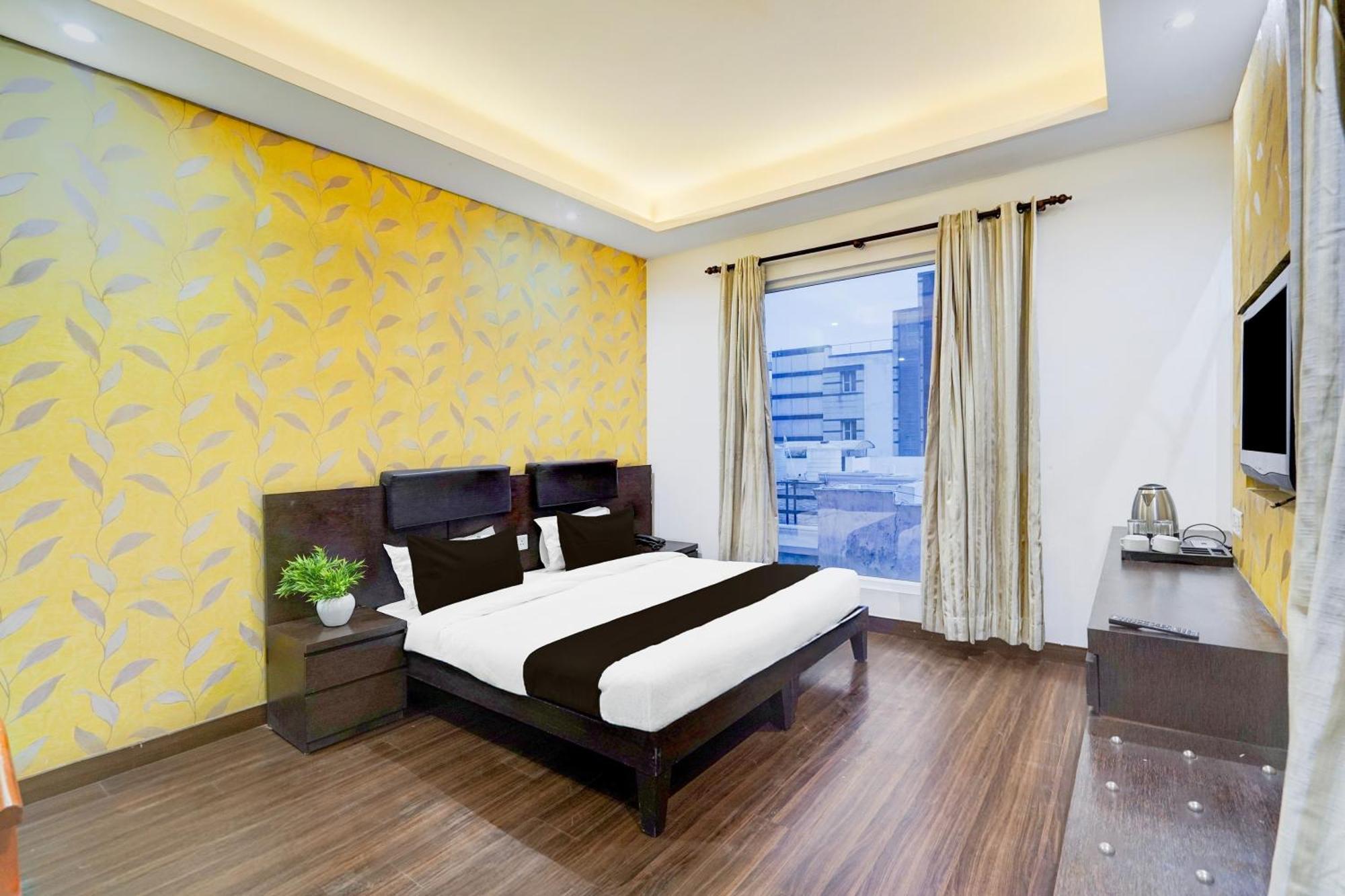 ホテル Super Townhouse Sector 51 Noida Near Metro Station エクステリア 写真