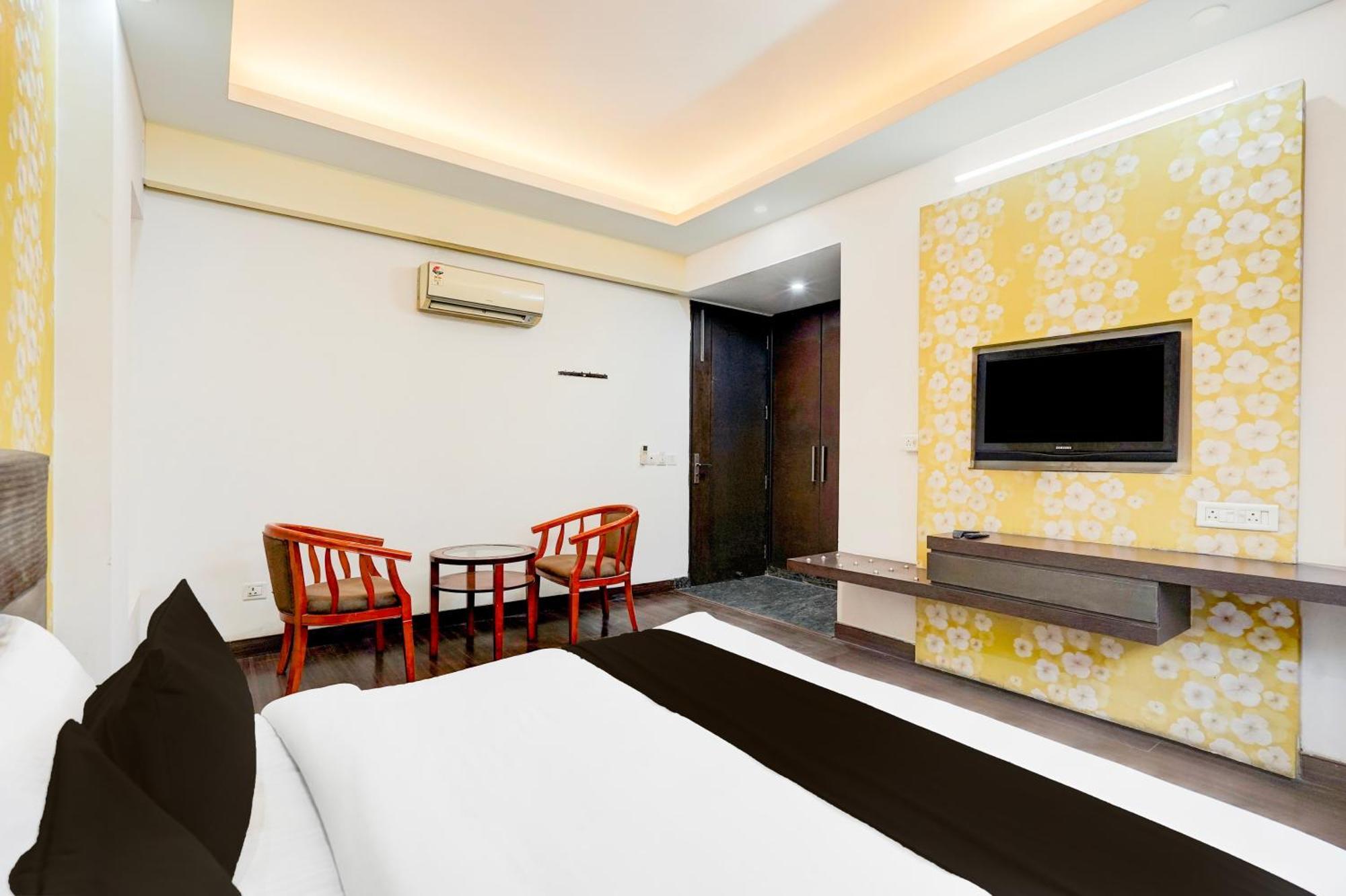ホテル Super Townhouse Sector 51 Noida Near Metro Station エクステリア 写真