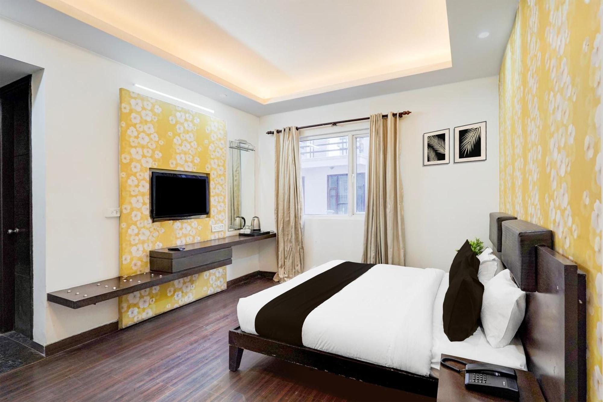 ホテル Super Townhouse Sector 51 Noida Near Metro Station エクステリア 写真