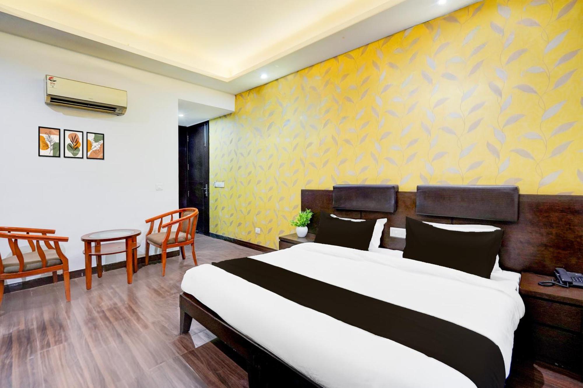ホテル Super Townhouse Sector 51 Noida Near Metro Station エクステリア 写真