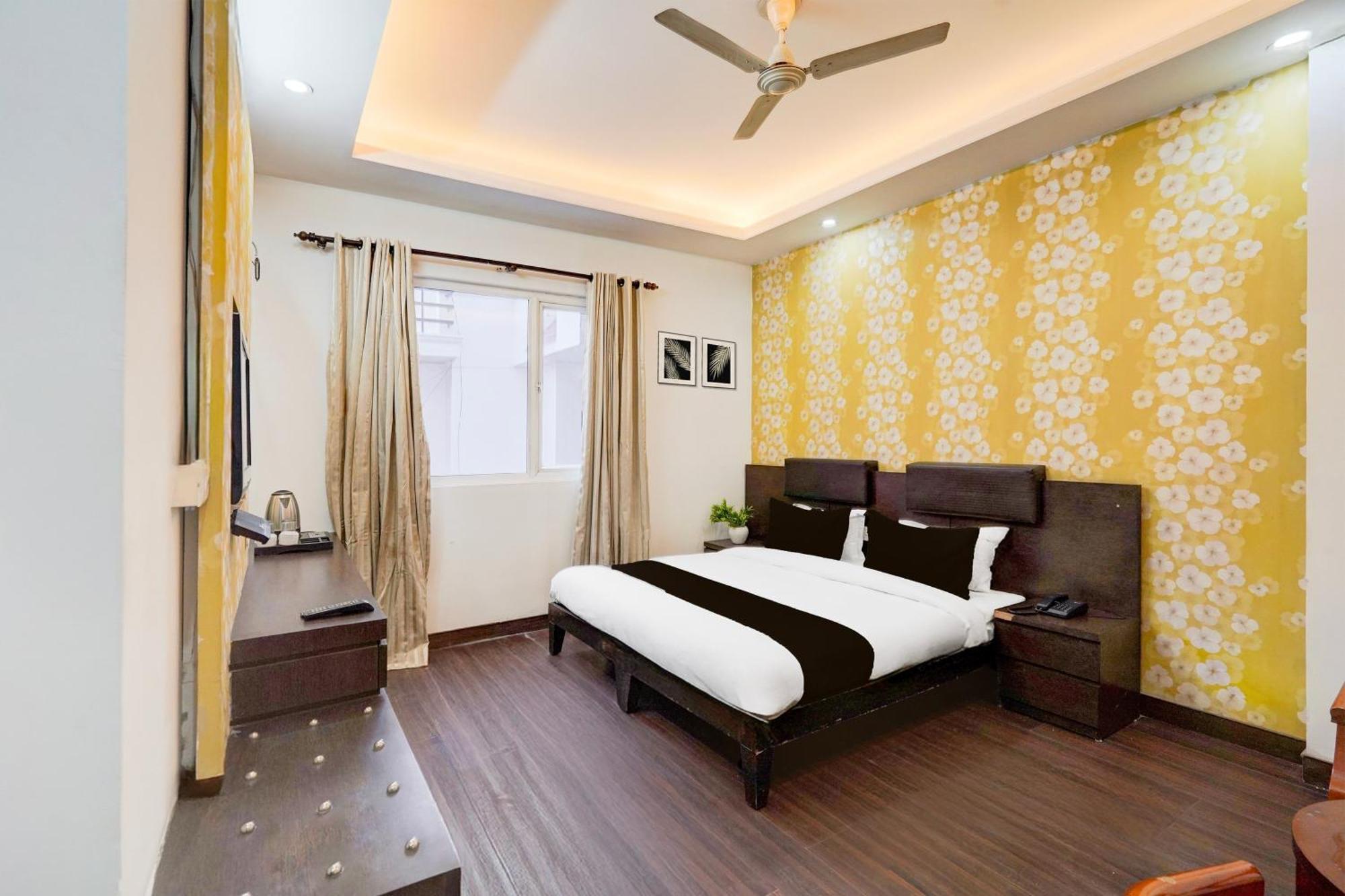 ホテル Super Townhouse Sector 51 Noida Near Metro Station エクステリア 写真