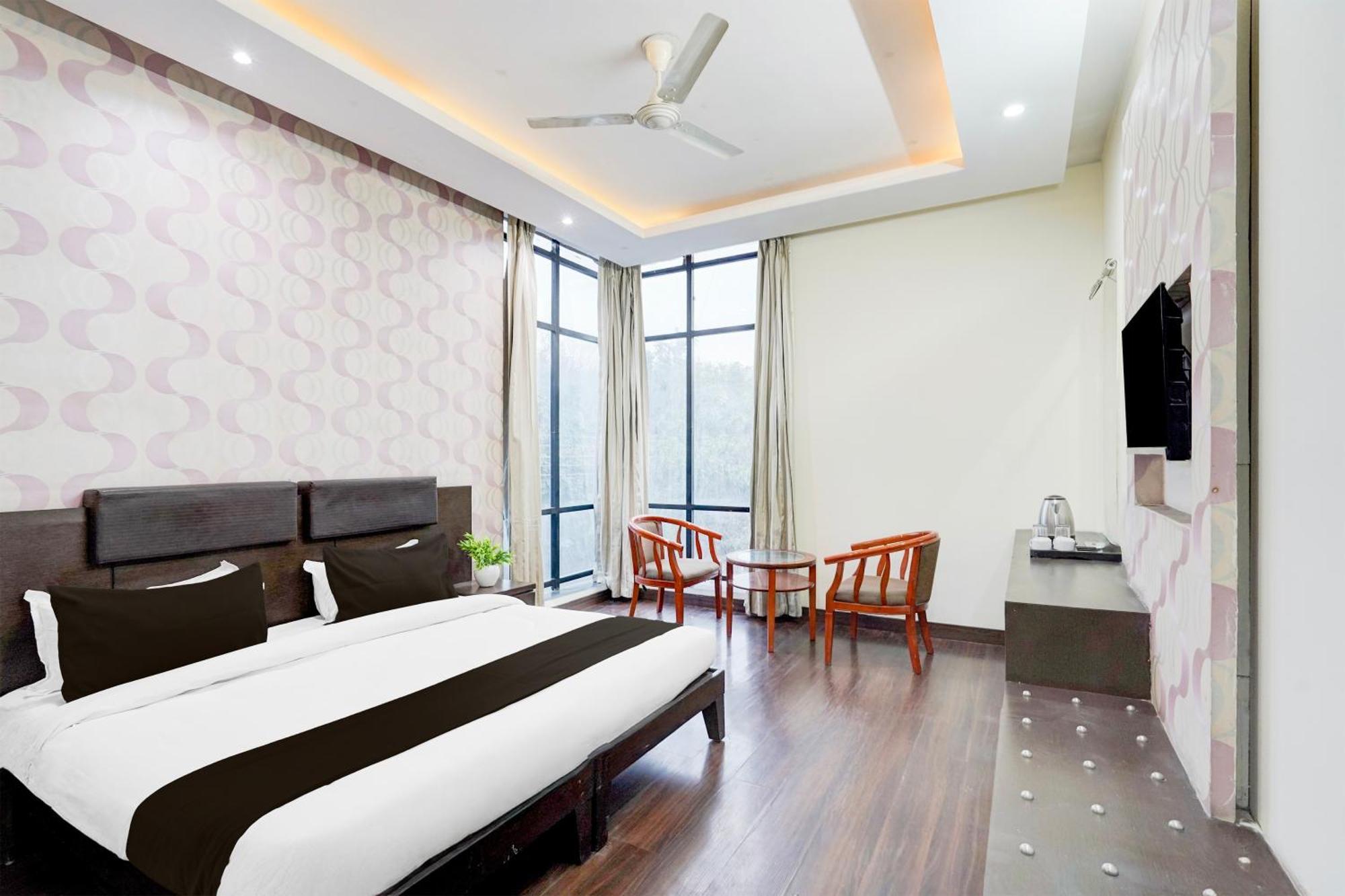 ホテル Super Townhouse Sector 51 Noida Near Metro Station エクステリア 写真