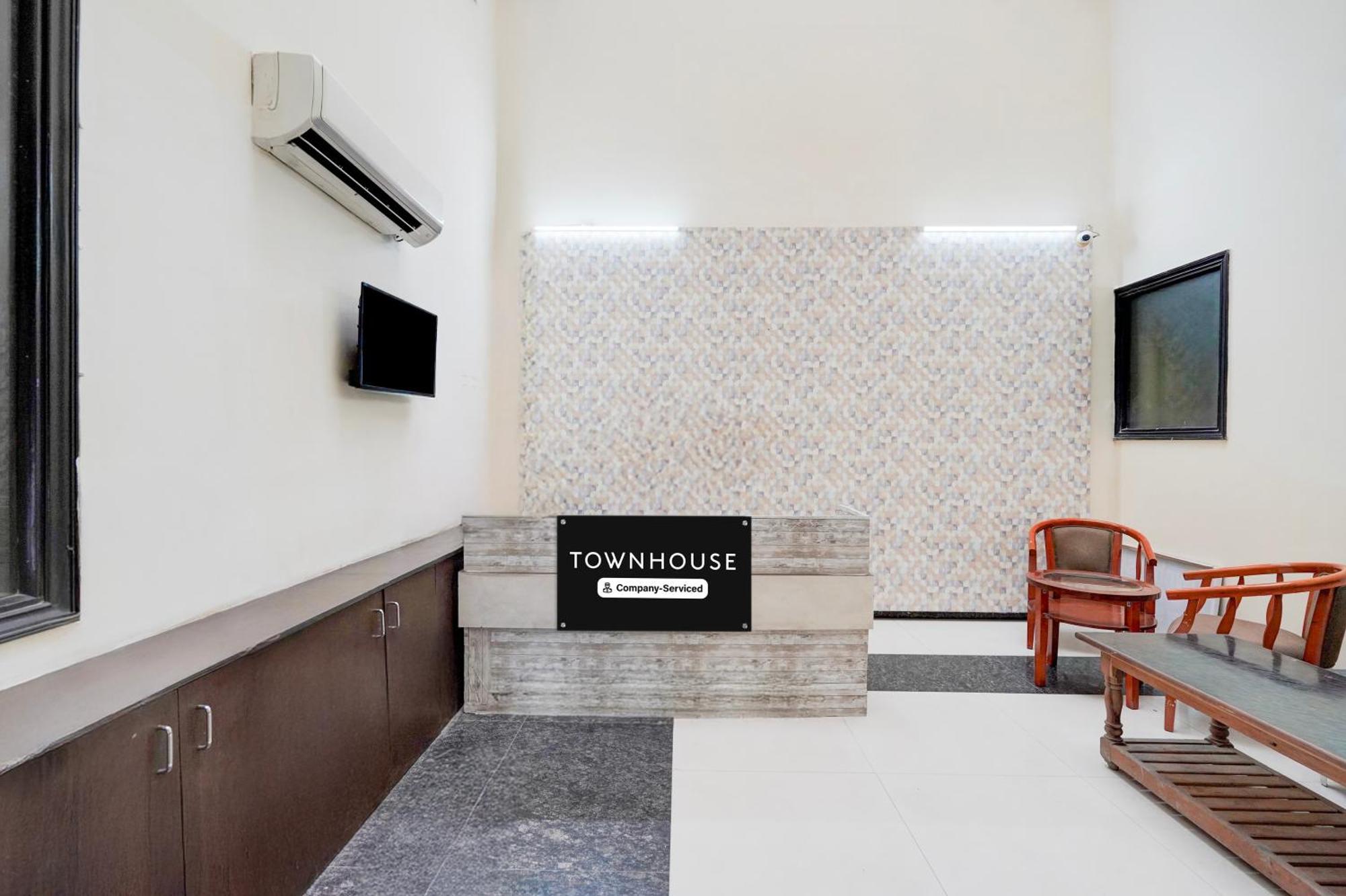 ホテル Super Townhouse Sector 51 Noida Near Metro Station エクステリア 写真