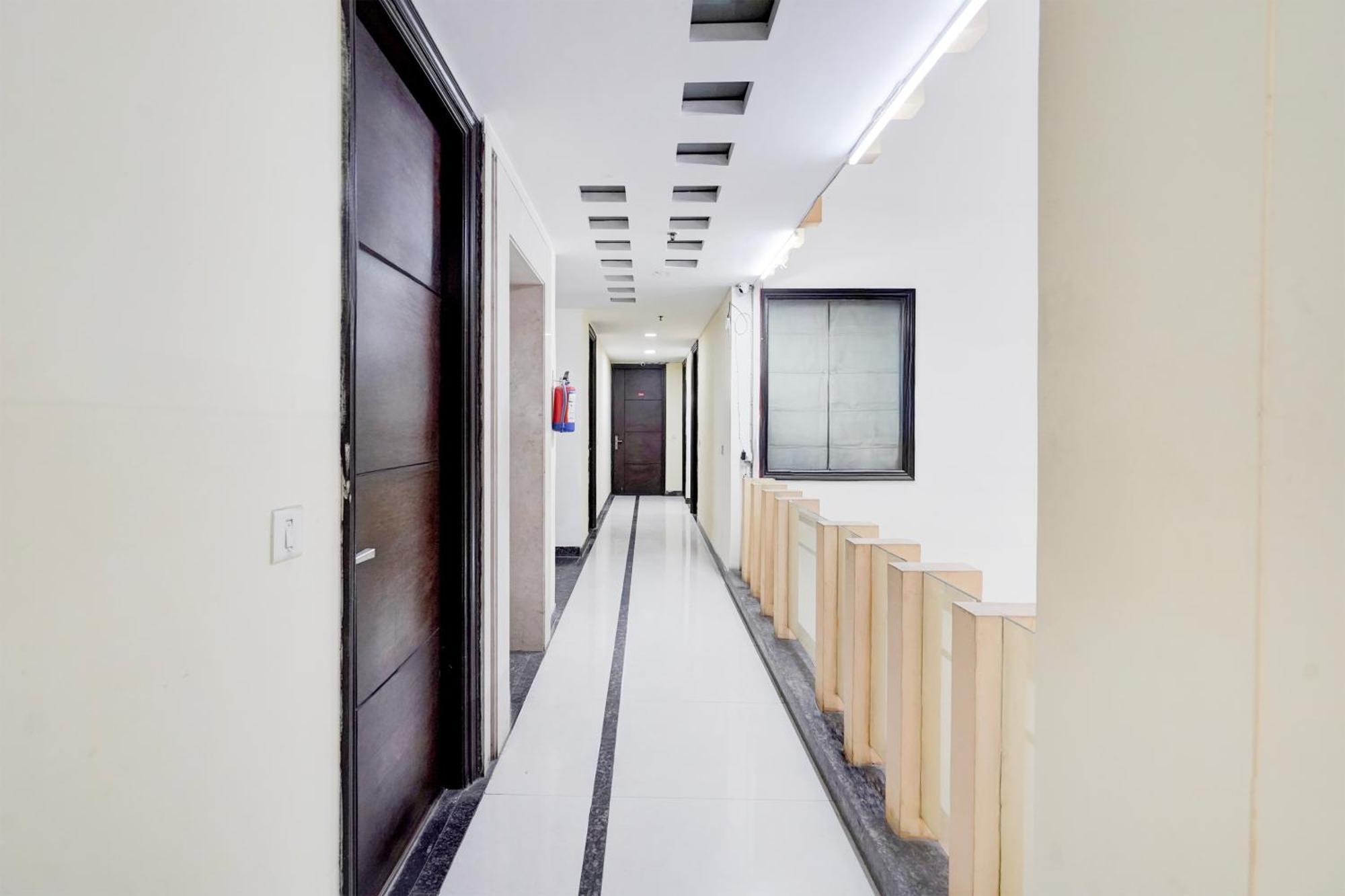 ホテル Super Townhouse Sector 51 Noida Near Metro Station エクステリア 写真