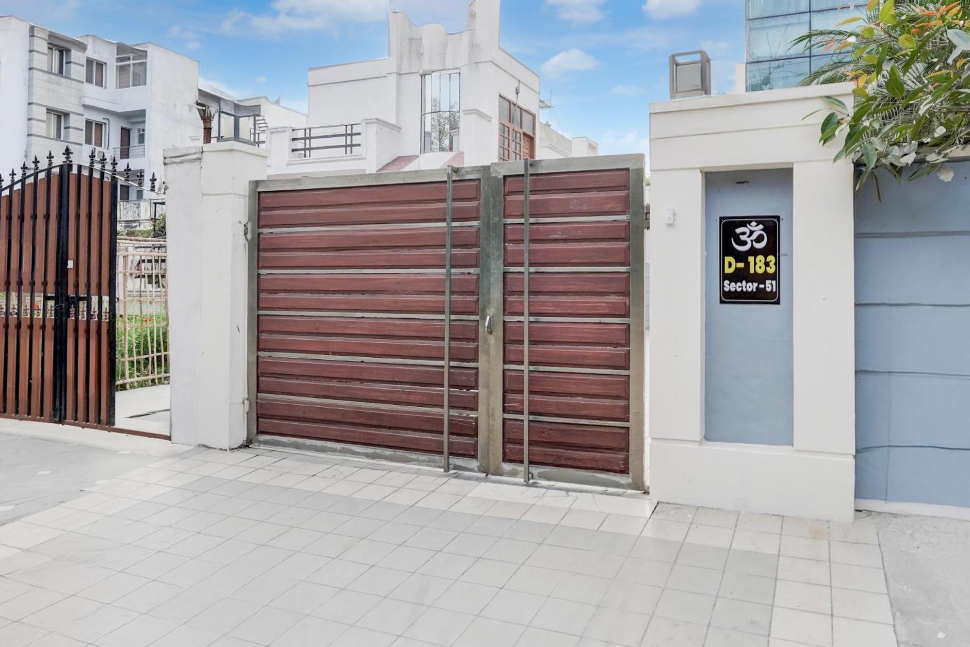 ホテル Super Townhouse Sector 51 Noida Near Metro Station エクステリア 写真