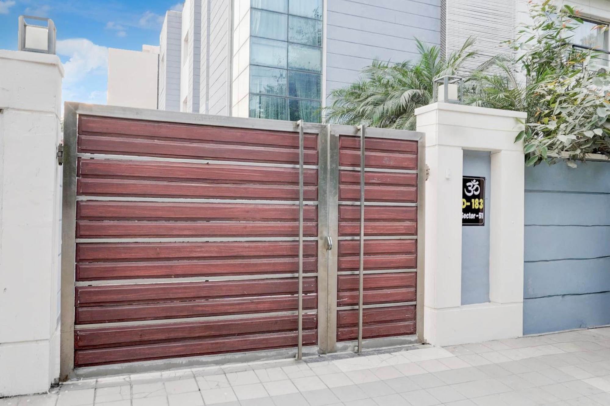 ホテル Super Townhouse Sector 51 Noida Near Metro Station エクステリア 写真